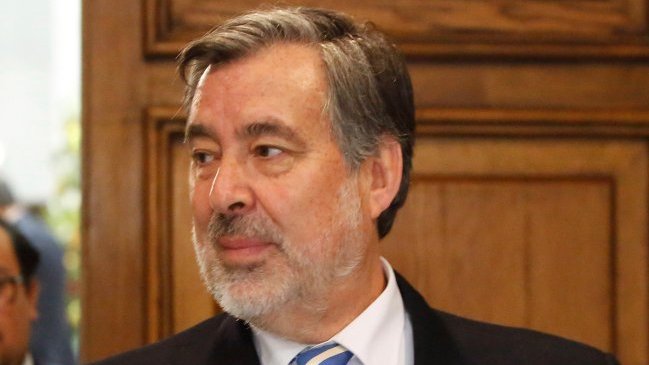 Alejandro Guillier dice apoyar la posición del Gobierno ante Venezuela