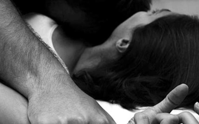 Hombre violó a su mujer mientras dormía y fue condenado a prisión