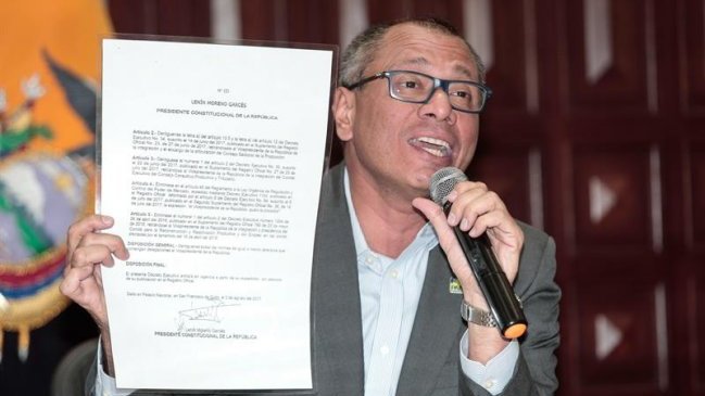 Presidente de Ecuador retiró las funciones a su vicepresidente