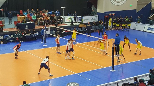 Selección chilena de voleibol barrió a Colombia en amistoso internacional en Temuco