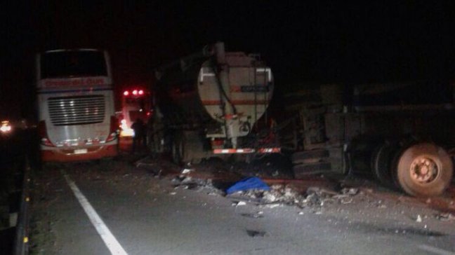 Dos fallecidos tras colisión múltiple en Victoria