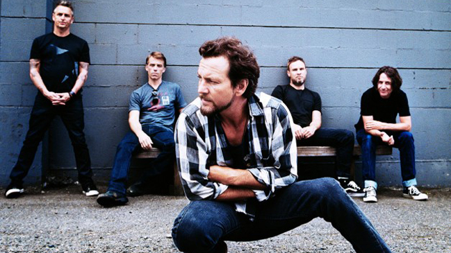 Pearl Jam llora la partida de uno de los miembros de su equipo
