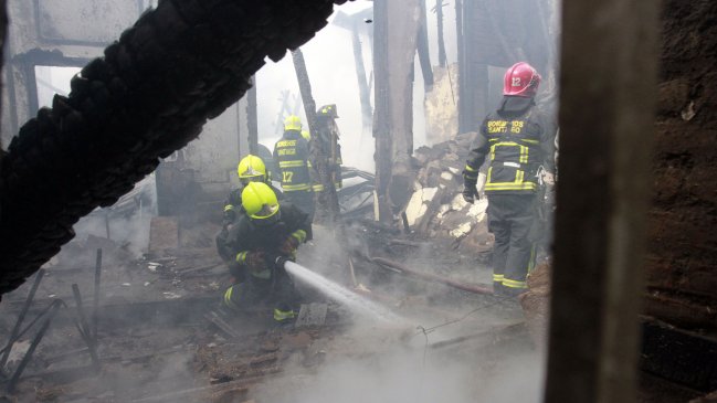 Dos personas murieron en incendio en ruta que une Los Ángeles con Antuco