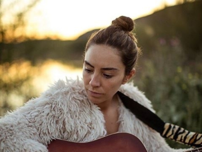 Catalina Bono sacará un disco musical en España