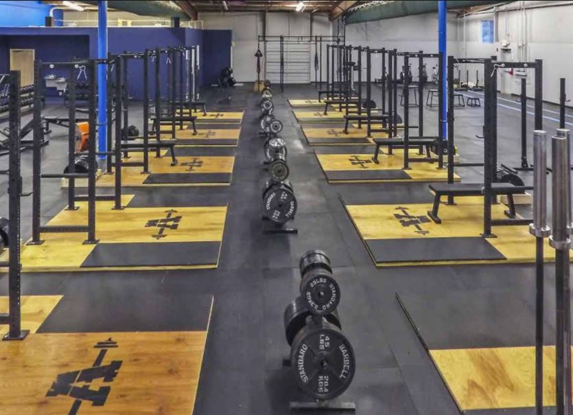 Gimnasio en EE.UU. no admite policías con cartel obsceno