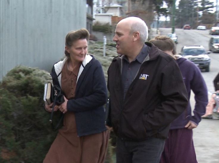 Condenan a pareja por casar a su hija con el líder de una secta mormona