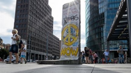 Berlín conmemoró un nuevo aniversario del inicio de la construcción del Muro