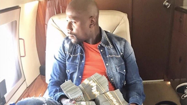 El particular argumento de Mayweather para explicar por qué abrió un club de strippers