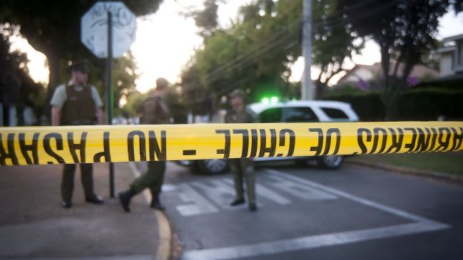 Asaltantes apuñalan a carabinera de civil en el centro de Santiago