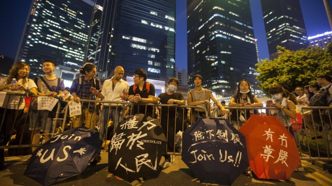 Hong Kong: Prisión para tres de los líderes de la 