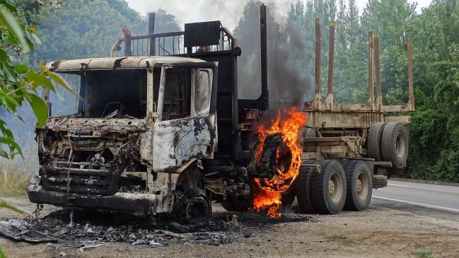 Carabineros investiga quema de camión maderero en Cañete