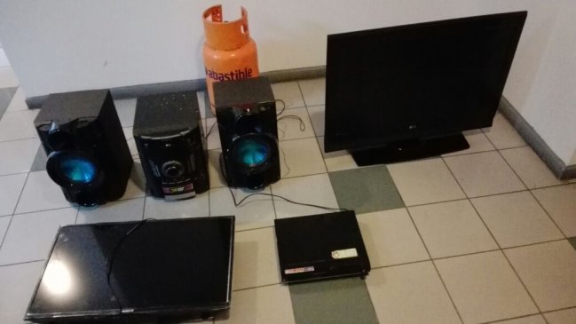 Carabineros detuvo a tres personas por robo en domicilio de Colina