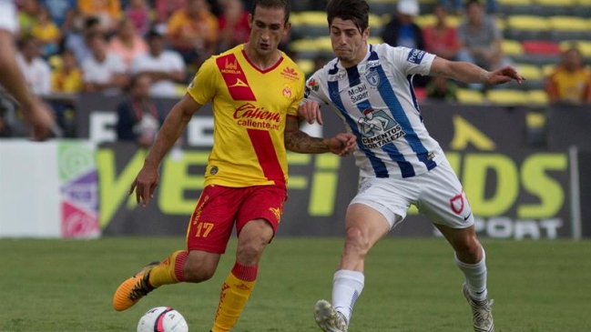 Pachuca derrotó a Monarcas en la liga mexicana en duelo de chilenos