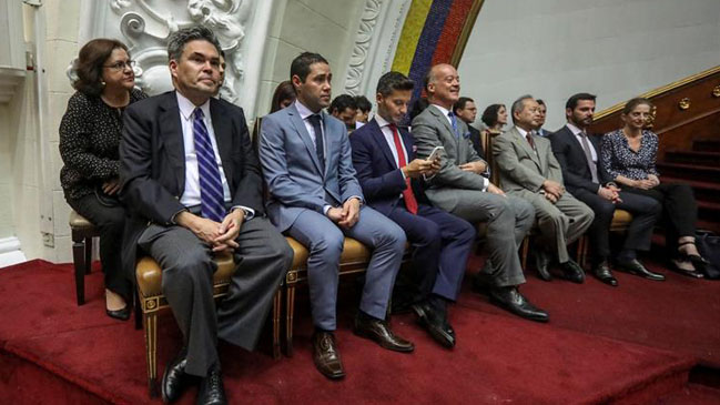 Venezuela: Embajadores de 12 países llegaron a apoyar al Parlamento tras su 
