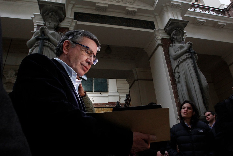 Lavín afirmó que Enel no ha pagado el hotel de los vecinos de Las Condes