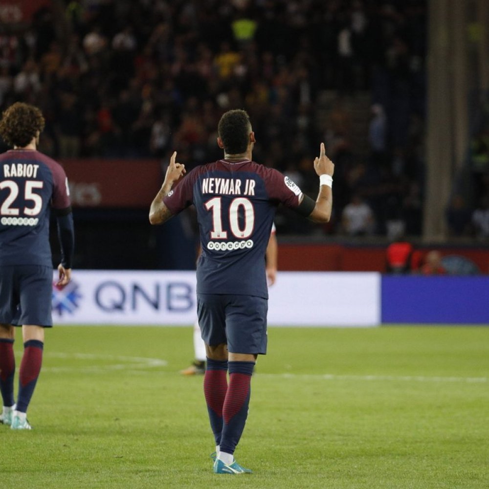 Las mejores jugadas y trucos de Neymar en la goleada de PSG