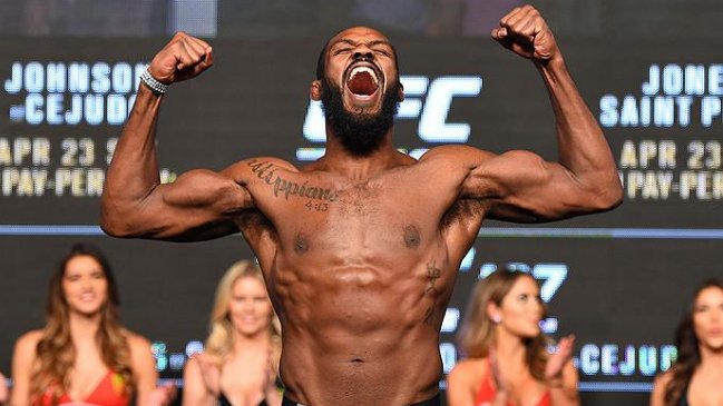 Jon Jones dio positivo por esteroides y le quitaron su título de peso semipesado en la UFC