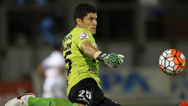 Arquero Pedro Carrizo fue castigado por cinco partidos tras ser expulsado ante Colo Colo