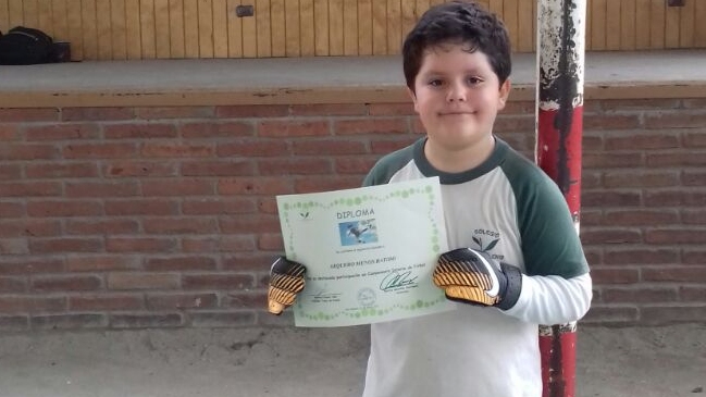 Las felicitaciones de Claudio Bravo a un joven portero que atajó 10 penales