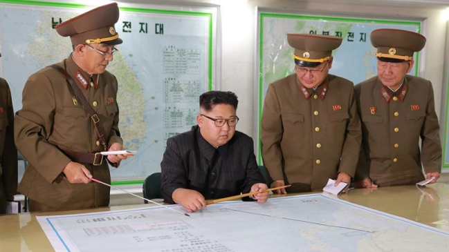 Kim Jong-un encargó producción de más motores de cohetes y cabezas de misiles