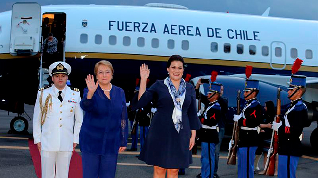 Falla en avión presidencial retrasa gira de Michelle Bachelet