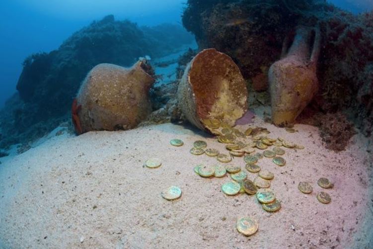 Inglés encontró tesoro en el fondo marino y puede terminar en prisión