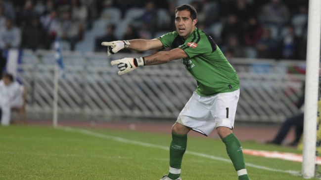 Claudio Bravo felicitó a ex compañero en Real Sociedad que jugó su partido 500