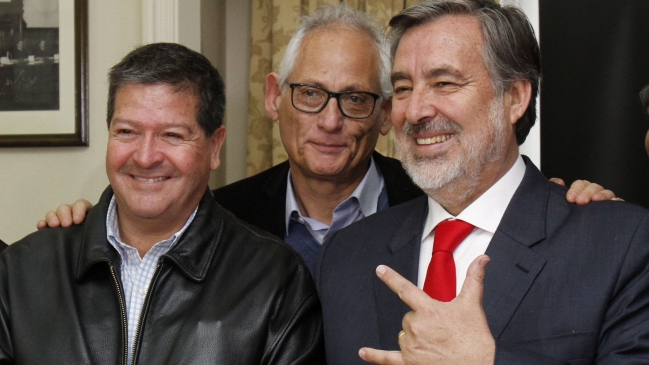 Velasco: Tenemos que hacer una campaña para Guillier más austera pero con más mística