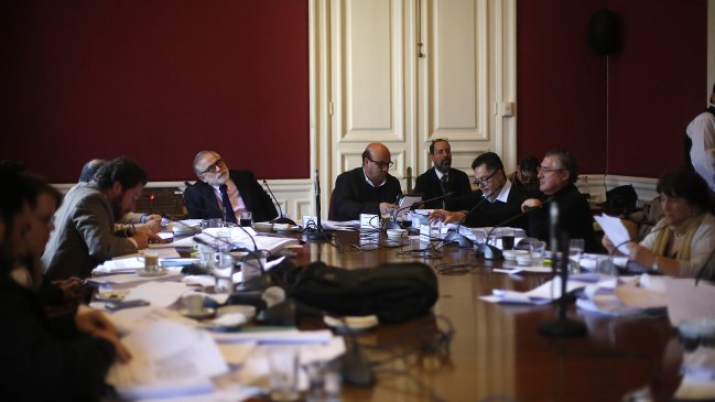 Comisión de Hacienda del Senado aprobó proyecto de desmunicipalización