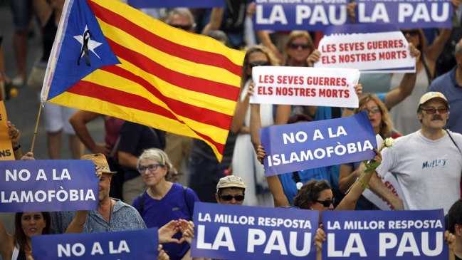 Barcelona: Polémica por consignas independentistas durante marcha contra el terrorismo