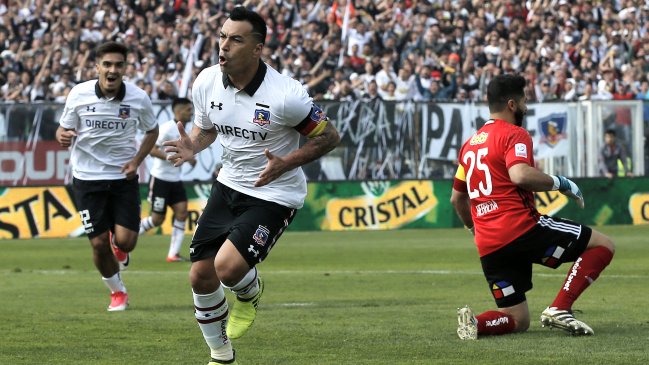 Colo Colo humilló a Universidad de Chile con soberbia actuación de Esteban Paredes