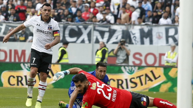 Colo Colo goleó a Universidad de Chile con extraordinaria exhibición de Esteban Paredes