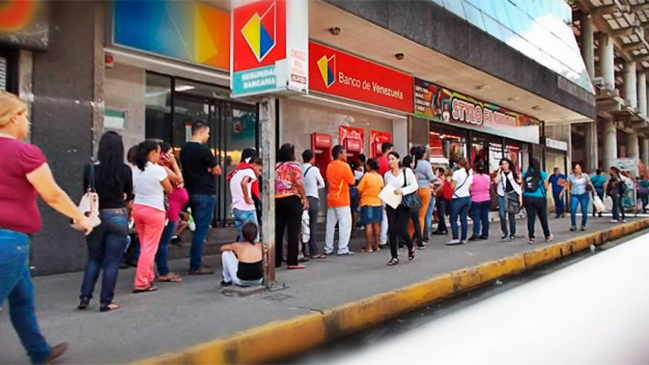 Escasez de efectivo en Venezuela deja a bancos con pocos o ningún billete