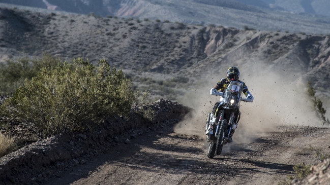 Pablo Quintanilla perdió 30 minutos, pero se mantiene cuarto en el Rally Ruta 40