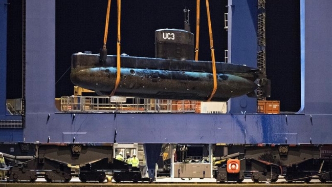 Policía escanea submarino en busca de pruebas por muerte de periodista sueca