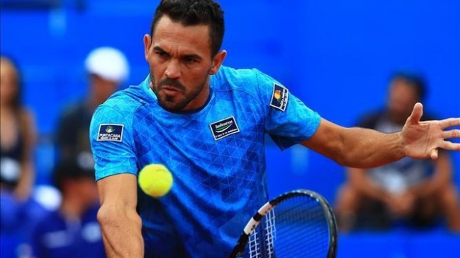 Víctor Estrella sigue a paso firme en la defensa de su tricampeonato en Quito