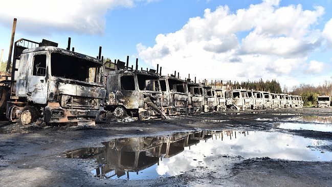 Diputados citarán a Fernández y Abbott a raíz de la quema de camiones