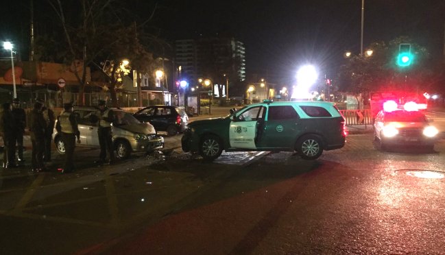 Tres detenidos tras persecución en La Reina: Operativo terminó con tres autos chocados