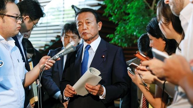 Viceprimer ministro nipón pidió perdón tras defender los 