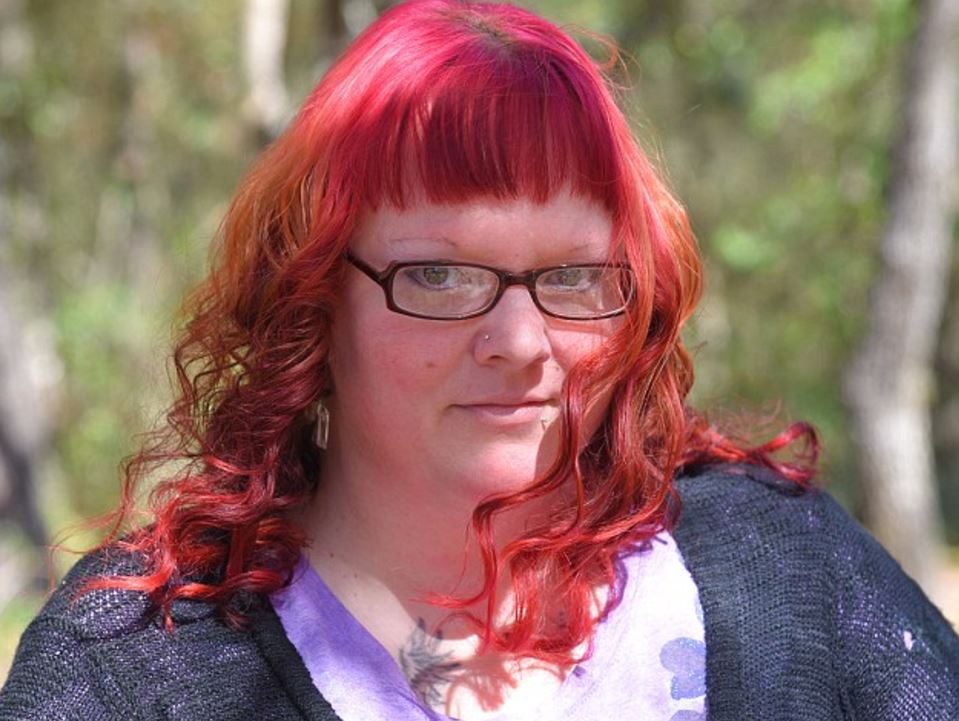 La historia de la neonazi que se enamoró de una mujer negra