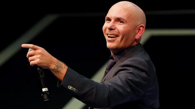 Pitbull incita a los jóvenes a rebelarse contra el 