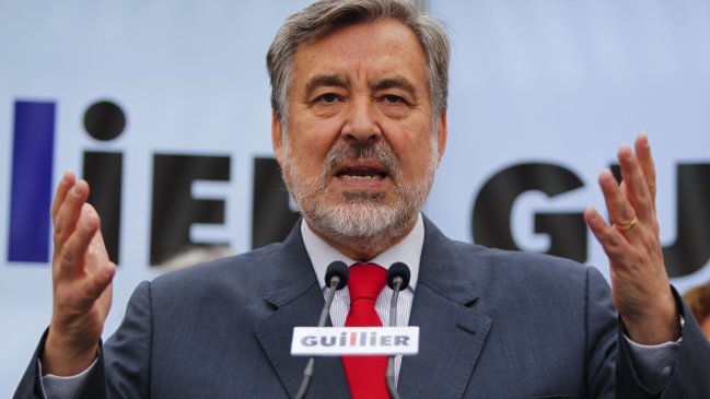 Guillier reconoce efecto por no ir a primarias pero asegura: La derecha no la tiene ganada