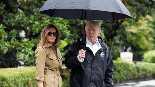 Trump visitó a víctimas de huracán Harvey en Texas y ensalzó la respuesta al desastre