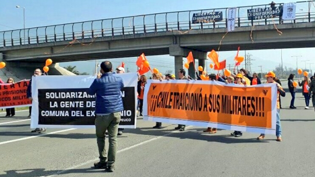 Familiares de reos protestaron contra el cierre de Punta Peuco