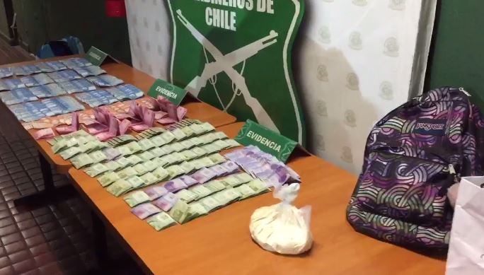 Tres jóvenes detenidos tras intentar sobornar a carabineros durante fiscalización en Ñuñoa