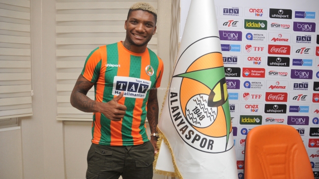 Alanyaspor ejerció la opción de compra y contrató a Junior Fernandes