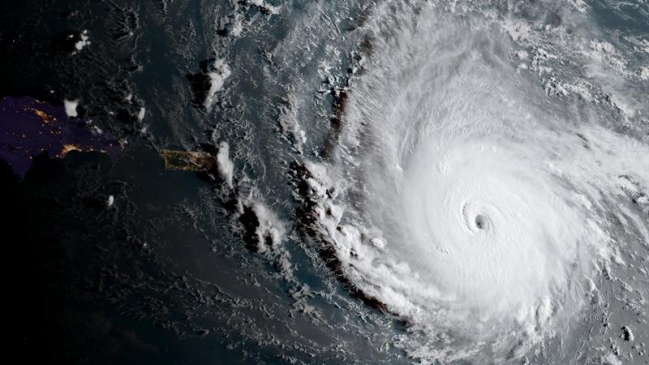 El poderoso huracán Irma atravesó Barbuda con efectos 