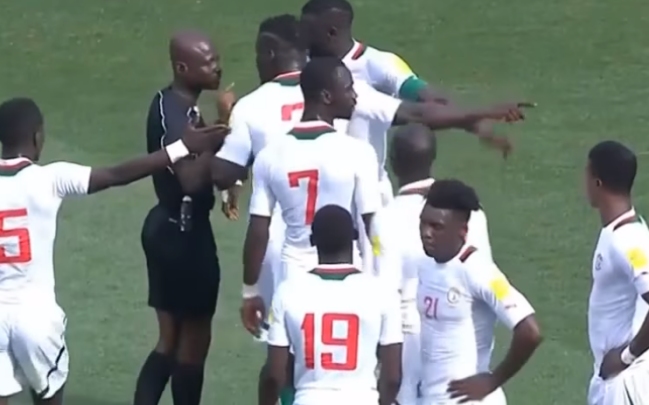 Duelo Sudáfrica-Senegal volverá a jugarse tras castigo de por vida a árbitro