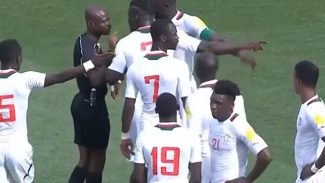 Duelo Sudáfrica-Senegal volverá a jugarse tras castigo de por vida a árbitro