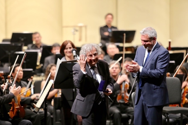 Entregan Orden al Mérito Pablo Neruda a Juan Allende Blin
